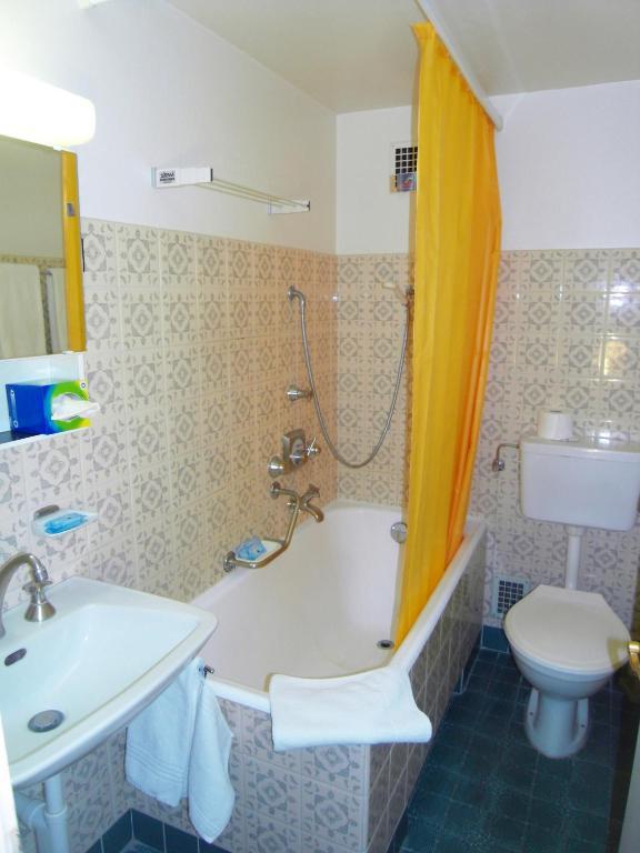 Hotel Les Vieux Toits Neuchâtel Szoba fotó